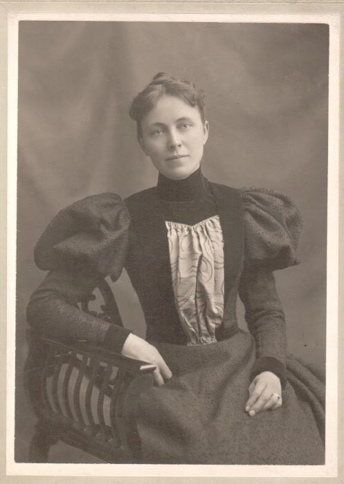 attractive 1890s lady portrait