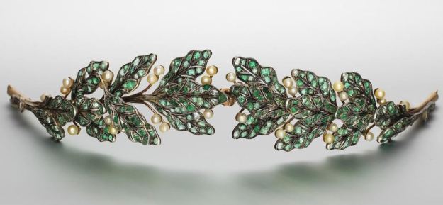 Emerald, pearl, and diamond laurel wreath tiara, c. 1900 https://www.bonhams.com/auctions/18932/lot/150/