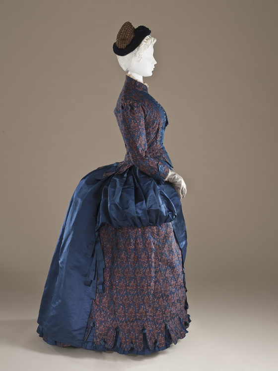 1885 satin english dress3